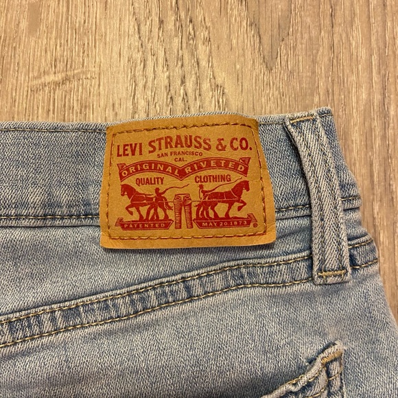 Levi’s jean shorts - Picture 2 of 5